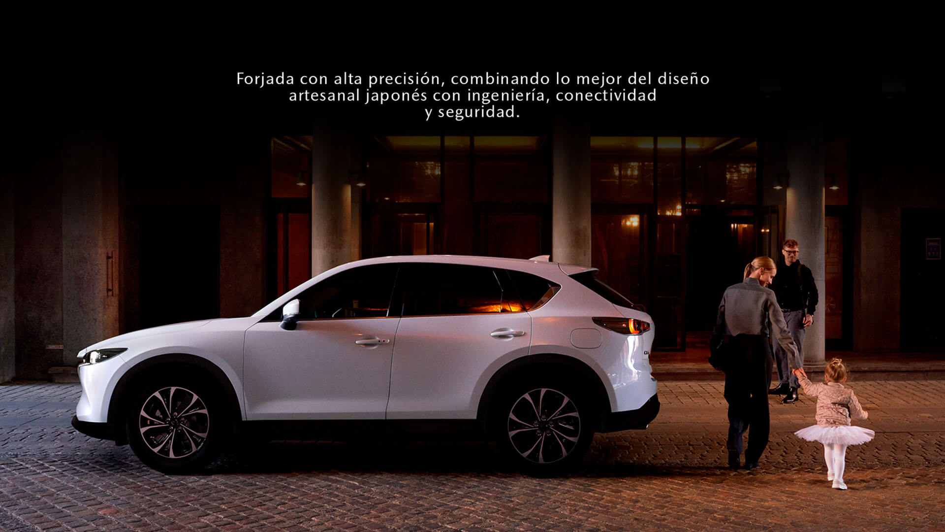 ALTA TECNOLOGÍA Y SOFISTICACIÓN:
							MAZDA CX-5, CONFIANZA QUE IMPULSA, BELLEZA QUE TRASCIENDE.