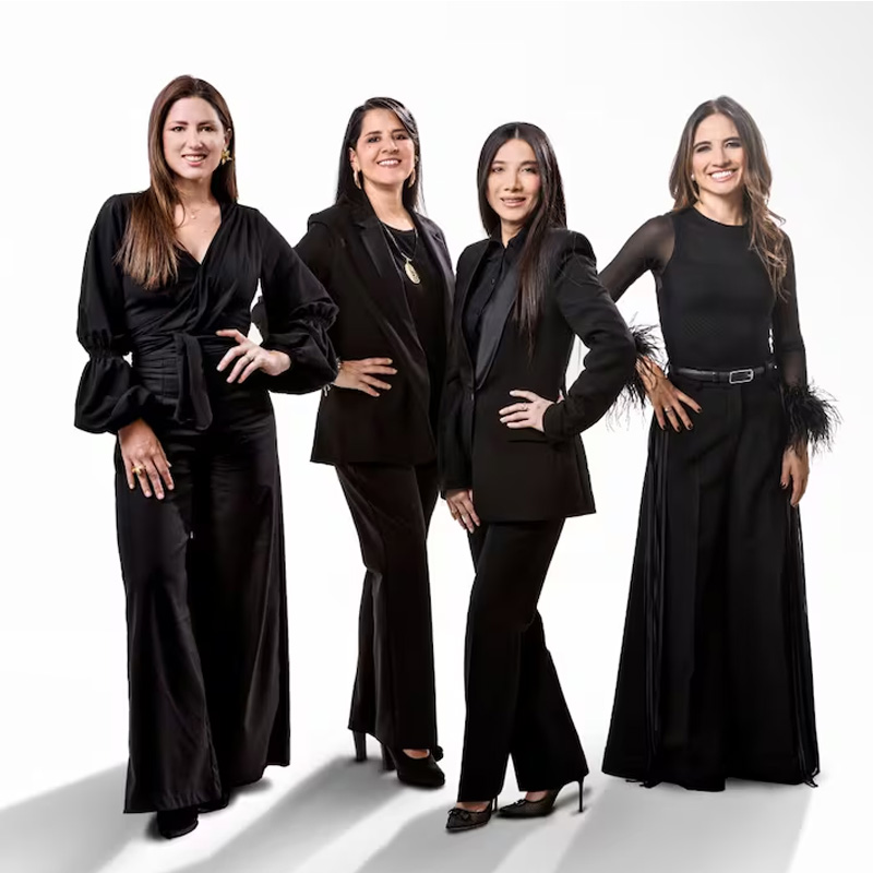 Mujeres que escalan hasta la cima: líderes en el mundo corporativo