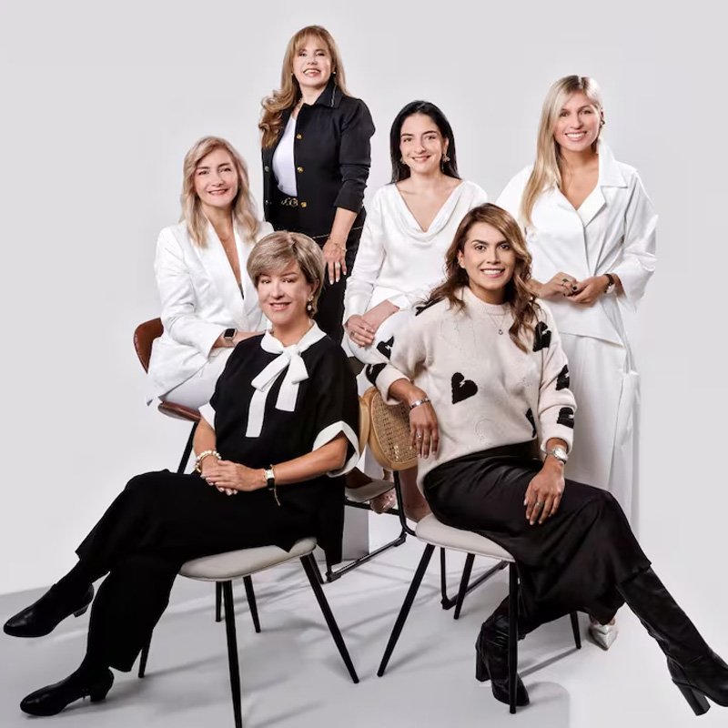 Mujeres que escalan hasta la cima: líderes en el mundo corporativo