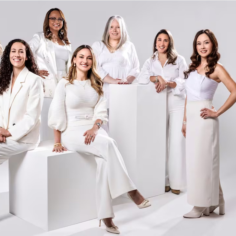 Mujeres que escalan hasta la cima: líderes en el mundo corporativo