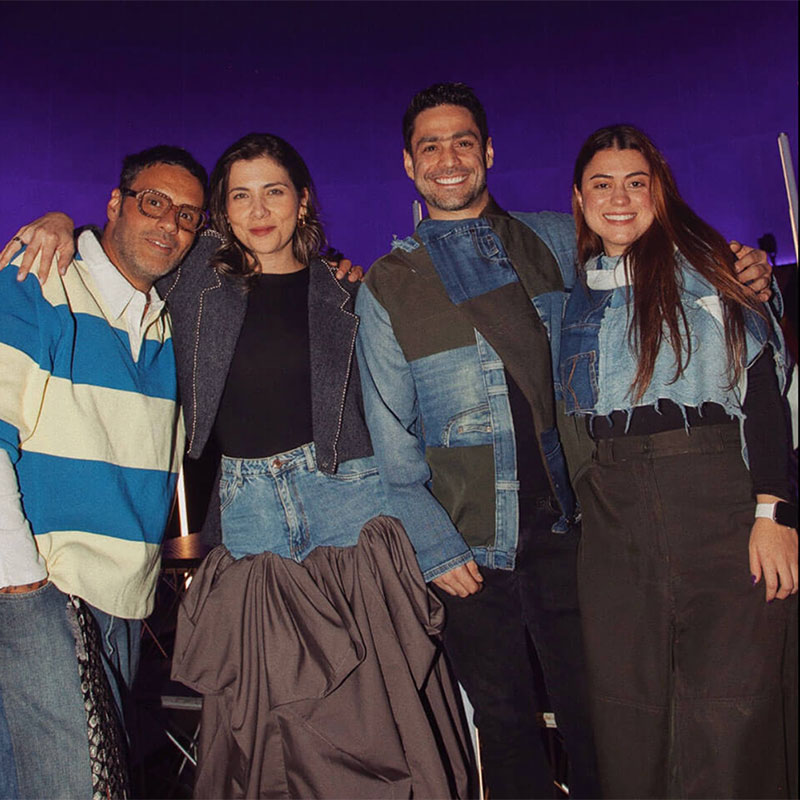 El diseñador Alejandro Crocker presentó su colección ‘Fragmentos’ como preshow de Colombiamoda 2025